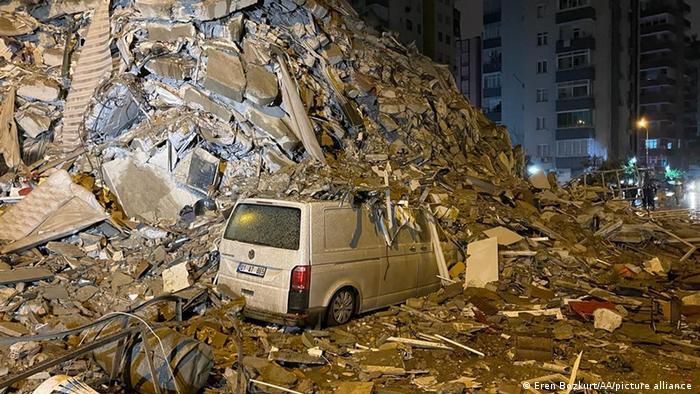 Terremoto en Turquía: Asciende a 3 mil 600 el número de muertos