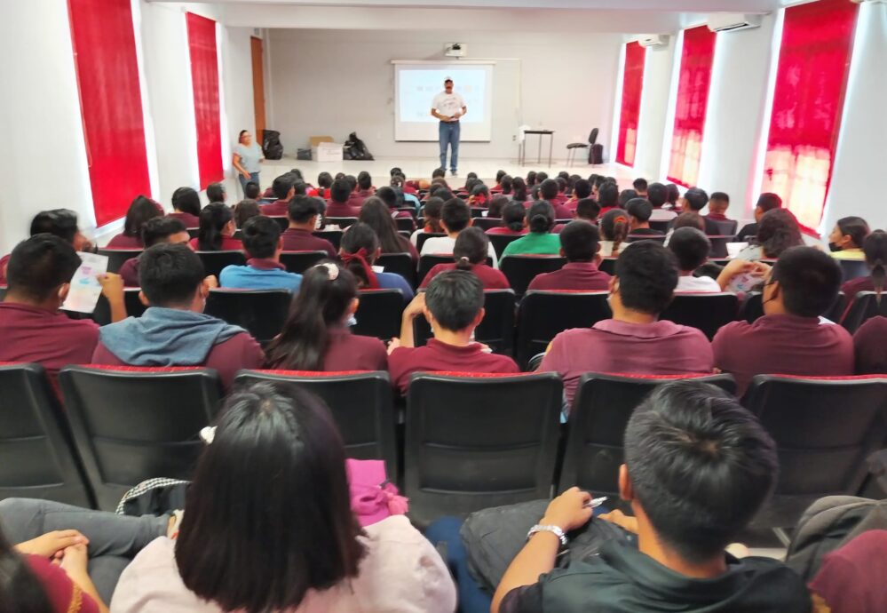 Campeche: comparten a estudiantes oferta educativa del ITESCAM