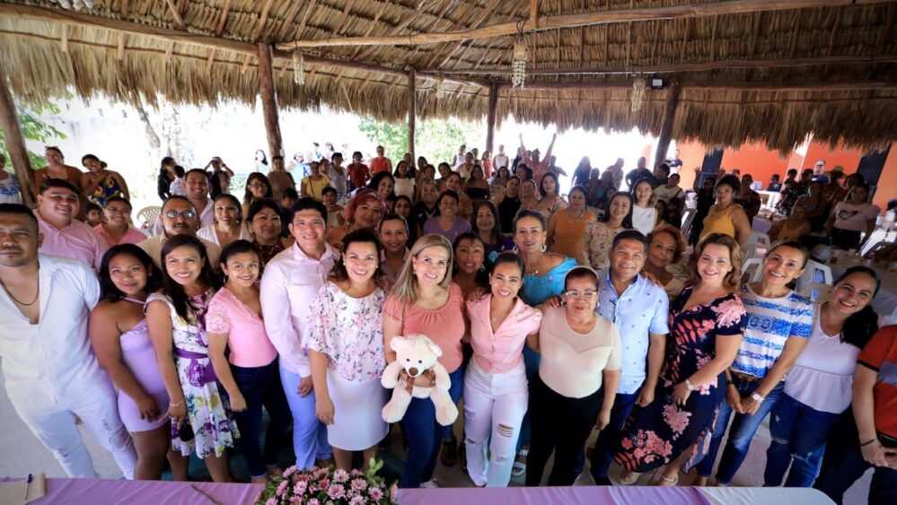 Reconoce Lili Campos a mujeres de Puerto Aventuras