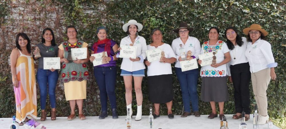 Mujeres mezcaleras cumplen sus sueños y se abren paso en México