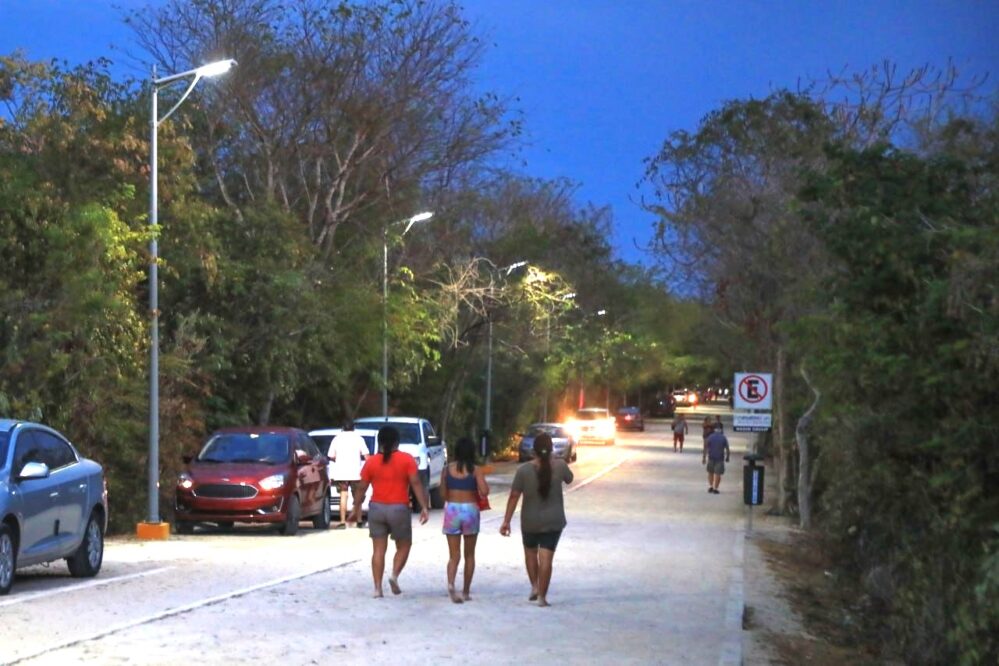 Gobierno de Solidaridad ilumina camino a Punta Esmeralda