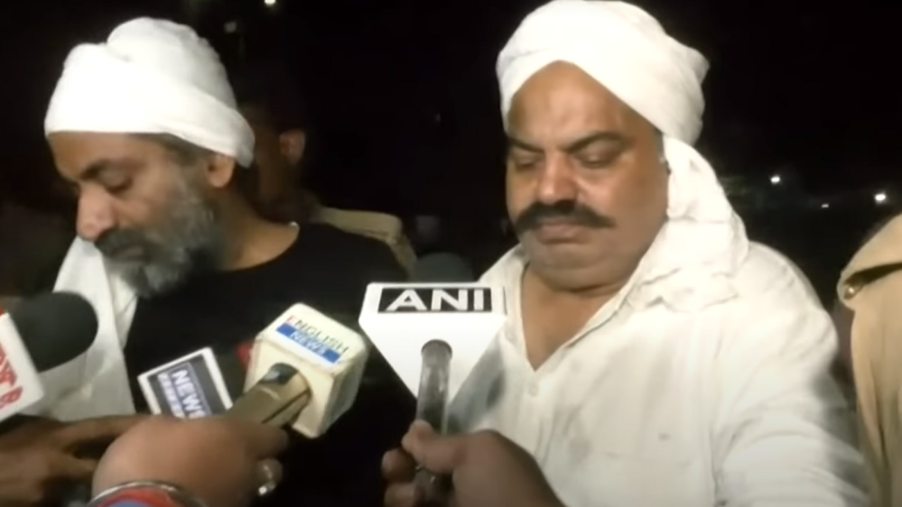 VIDEO En vivo y bajo custodia asesinan a político en la India…supuestos reporteros