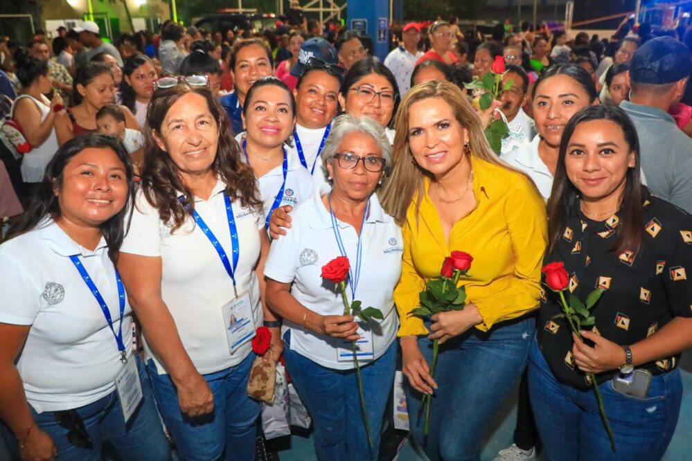 Lili Campos festeja a mamás de Puerto Aventuras y Playa del Carmen