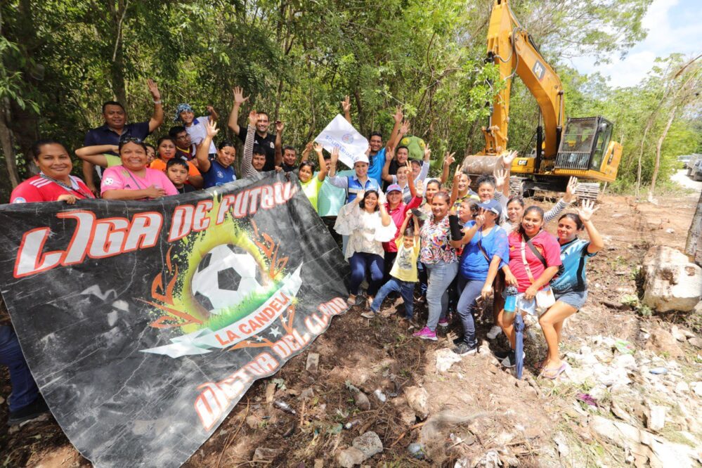 Lili Campos coloca primera piedra de área deportiva en Cristo Rey