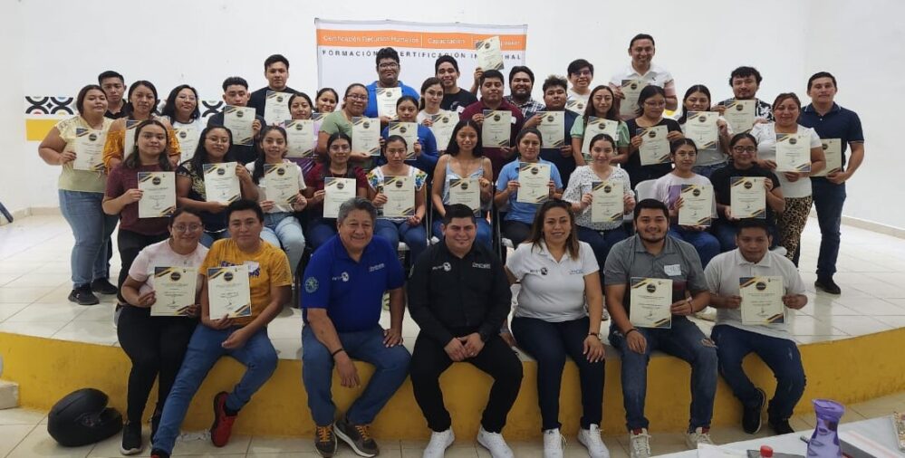 Campeche: jóvenes del ITESCAM ganadores de etapa local de InnovaTecNM entrenan en Máster Speaker