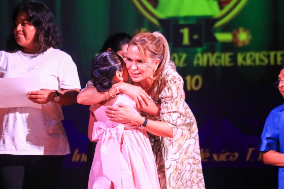 Playa del Carmen: Lili Campos continuará con construcciones de domos en escuelas