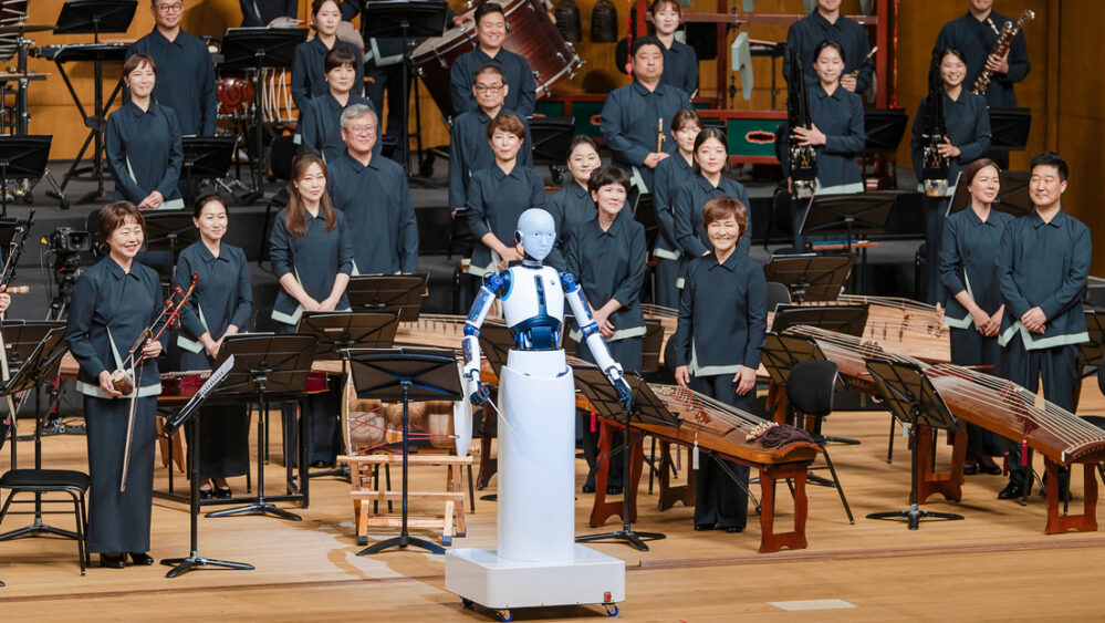 Robot ‘sordo’ debuta como director de orquesta en Corea del Sur