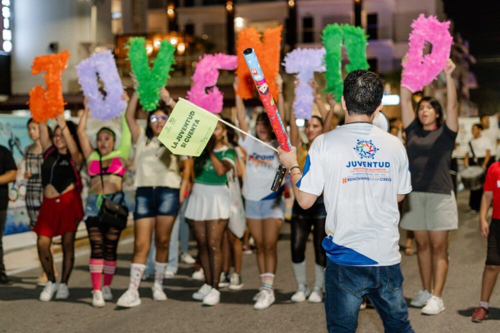 Inauguran el Mes de la Juventud con exitoso desfile en Playa del Carmen