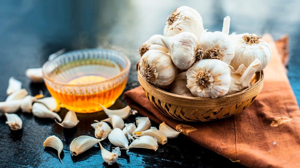 Beneficios de tomar ajo con miel en ayunas
