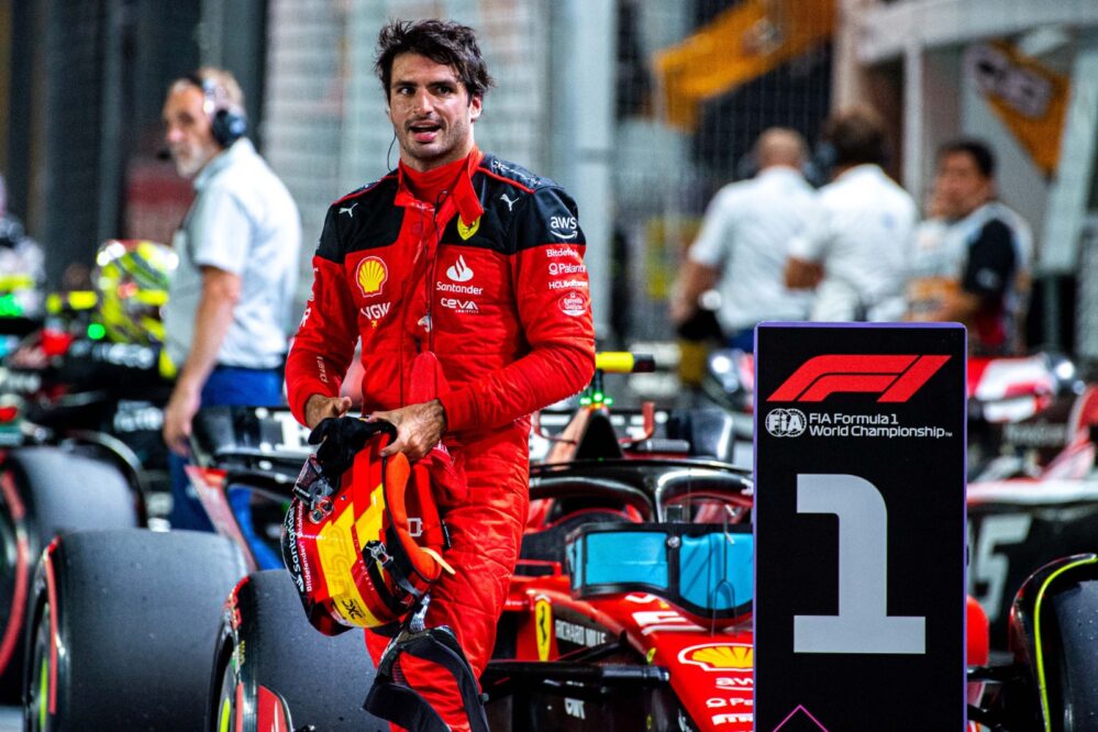 Singapur: Brilla Ferrari y triunfa Carlos Sainz; Verstappen, Checo y Red Bull al olvido