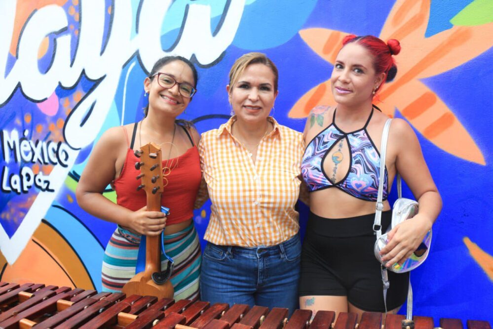 Lili Campos devela muro «La Bamba por Playa» de artistas locales