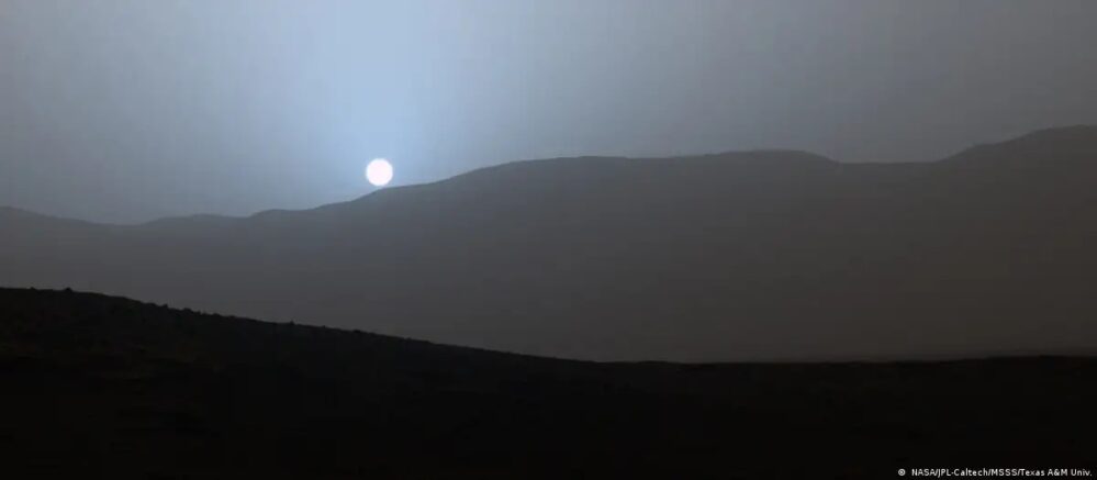 Rover Perseverance capta extraña «puesta de sol azul» en Marte