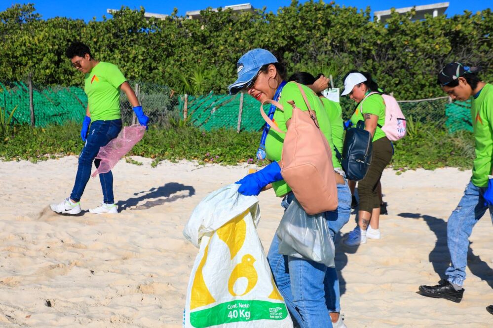Solidaridad encabeza evento voluntario de limpieza de costas y cenotes