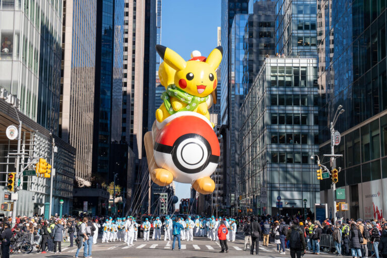 Desfile de Thanksgiving: Pikachu, Snoopy, Bob Esponja y más flotan por calles de NY