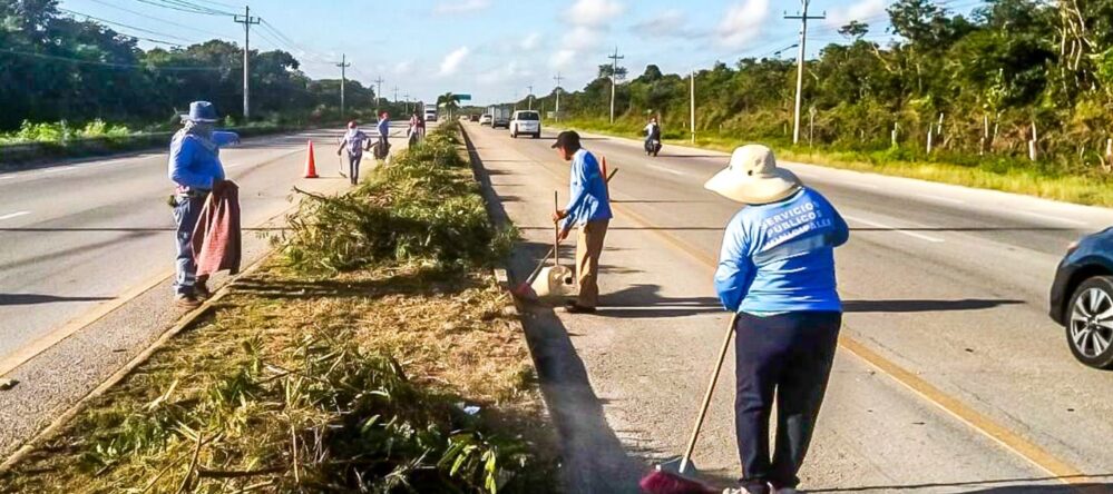 Quintana Roo: mantienen carreteras limpias en Solidaridad