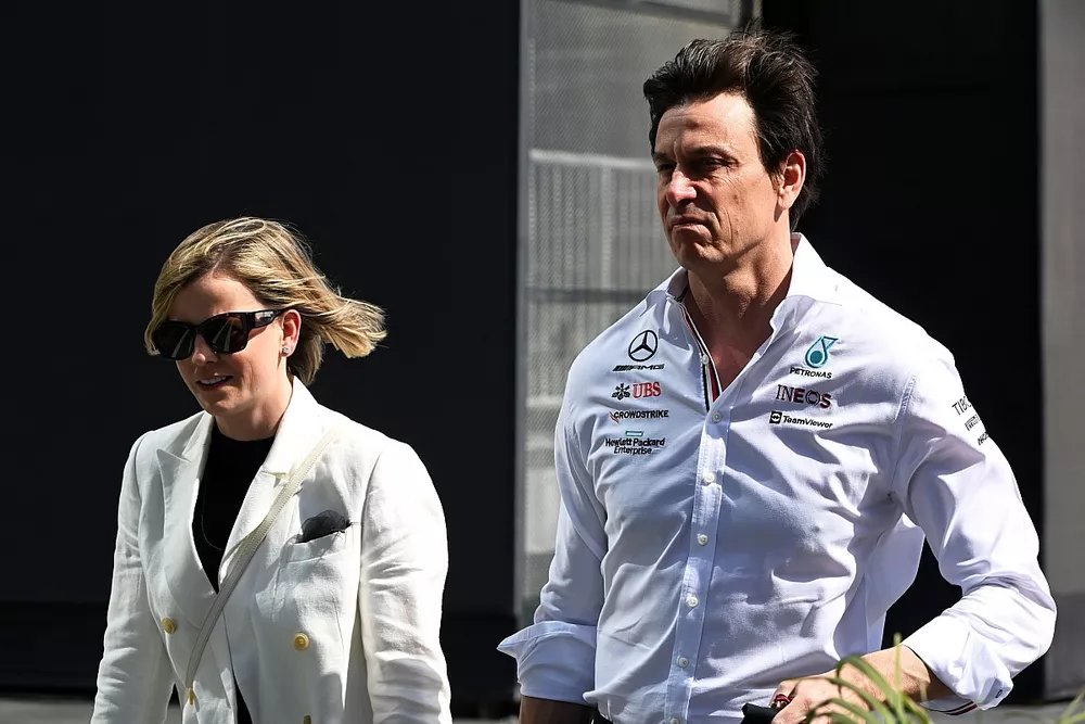 Escándalo en Fórmula 1; investiga FIA a Toto Wolff y esposa por conflicto de intereses