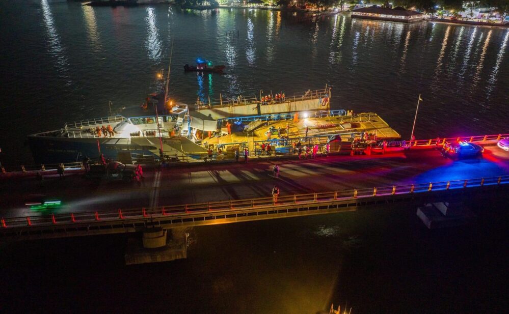 VIDEO: Paso intermitente en Puente ‘El Zacatal’ que conecta Campeche con Tabasco, tras choque de barco