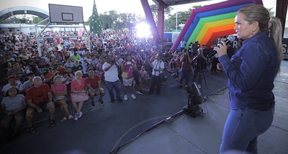 Festejan a los ‘Reyes’ del hogar en Puerto Aventuras