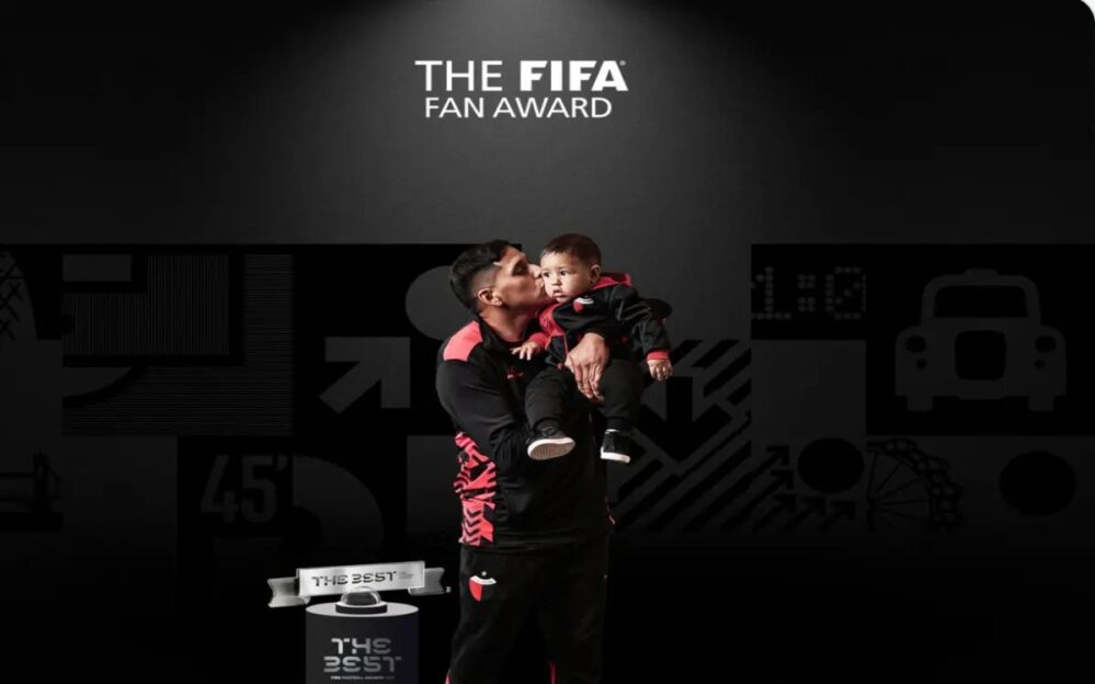 VIDEO: Hugo Íñiguez es el mejor aficionado 2023 en FIFA The Best por esta acción