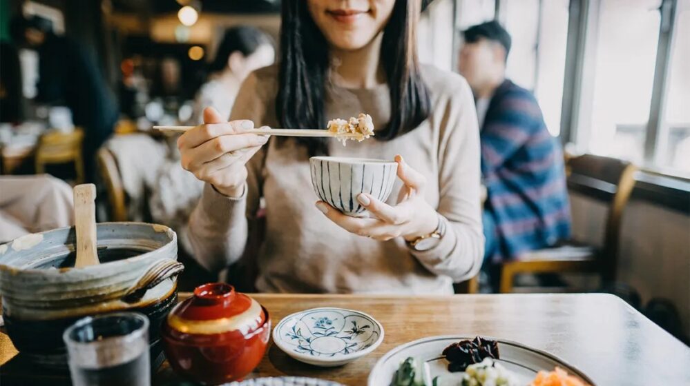 Estos hábitos alimenticios de los japoneses te ayudarán a mantenerte en forma