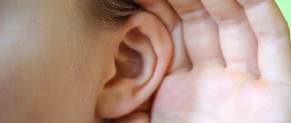 Investigación asocia la pérdida de la audición con mayor riesgo de demencia