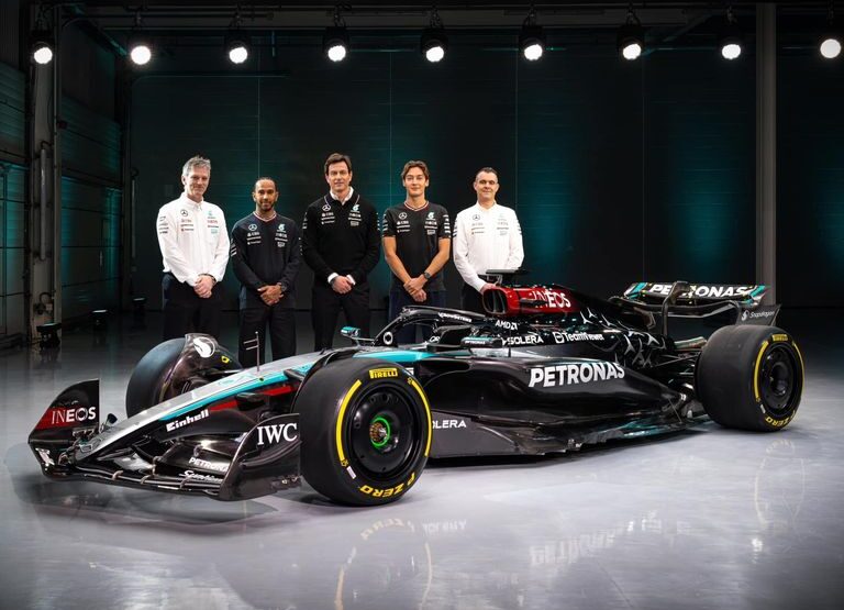 Mercedes AMG presenta su W15, el auto para competir en la Fórmula 1 este 2024
