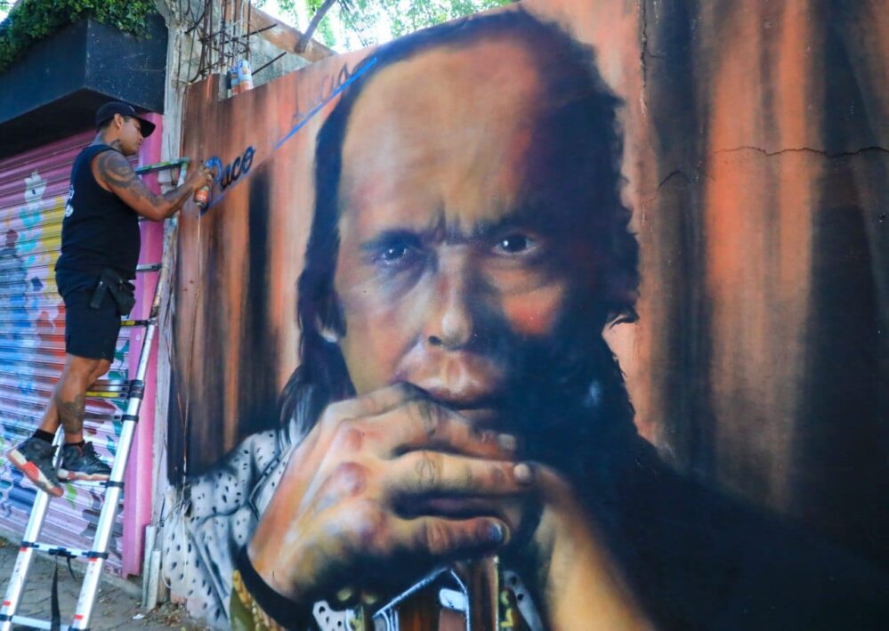 Realizan mural en honor a Paco de Lucía en Playa del Carmen