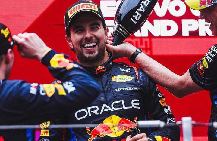 Verstappen gana y Checo Pérez logra histórico podio en el Gran Premio de China