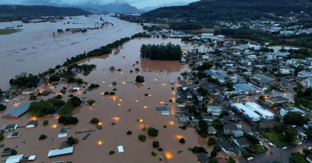«Tragedia en Brasil: Inundaciones dejan un rastro de devastación y desesperación, cientos atrapados»