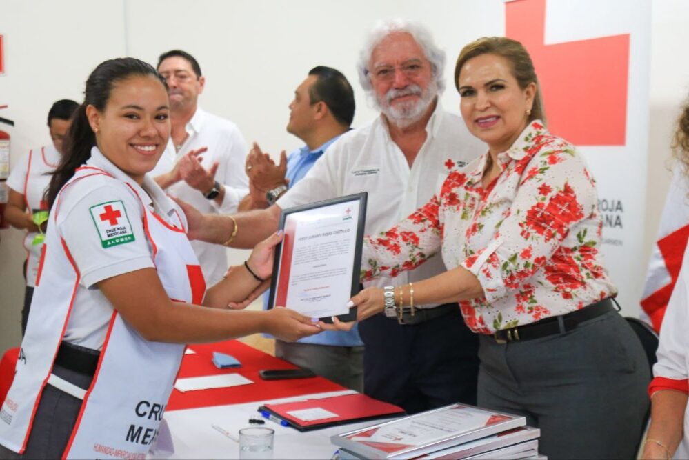 Lili Campos da certeza legal a la Cruz Roja, en beneficio de los solidarenses