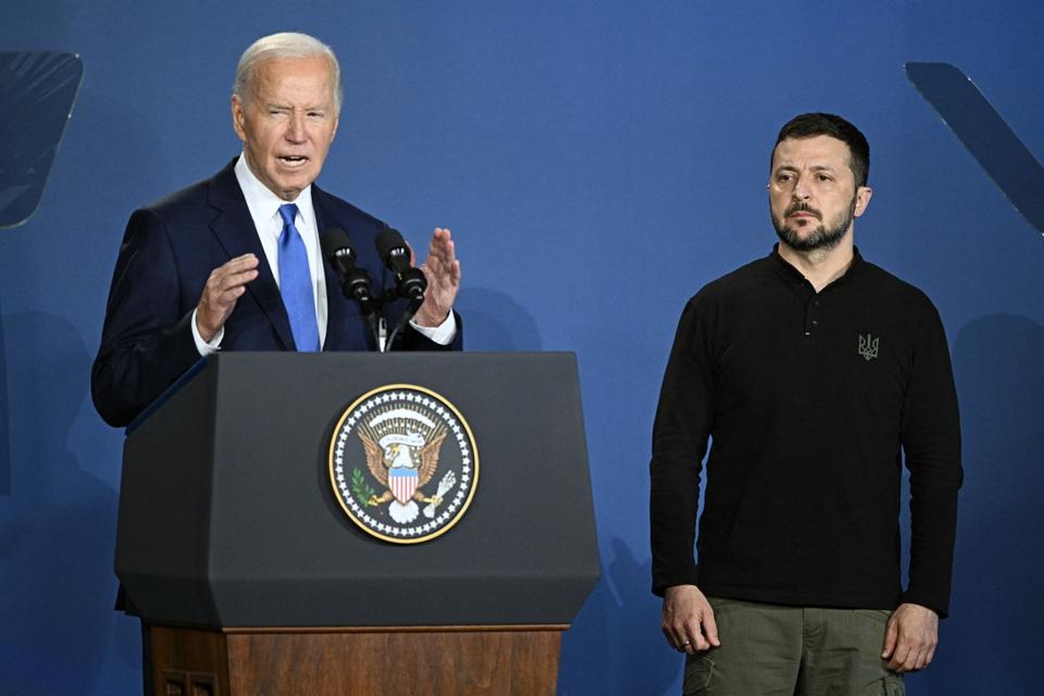 Joe Biden confunde a Volodimir Zelensky y lo presenta como ‘el presidente Putin’ en la OTAN