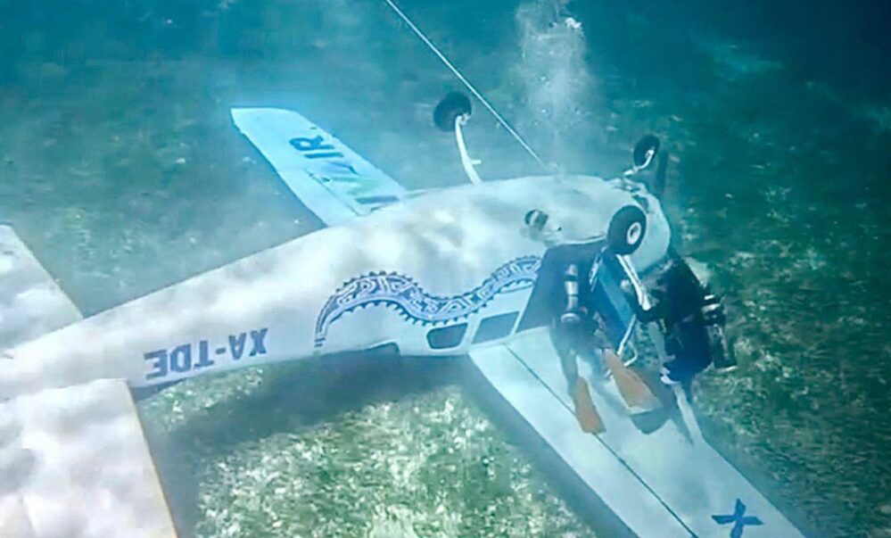 Avioneta se desploma en mar de Cozumel, piloto salva la vida