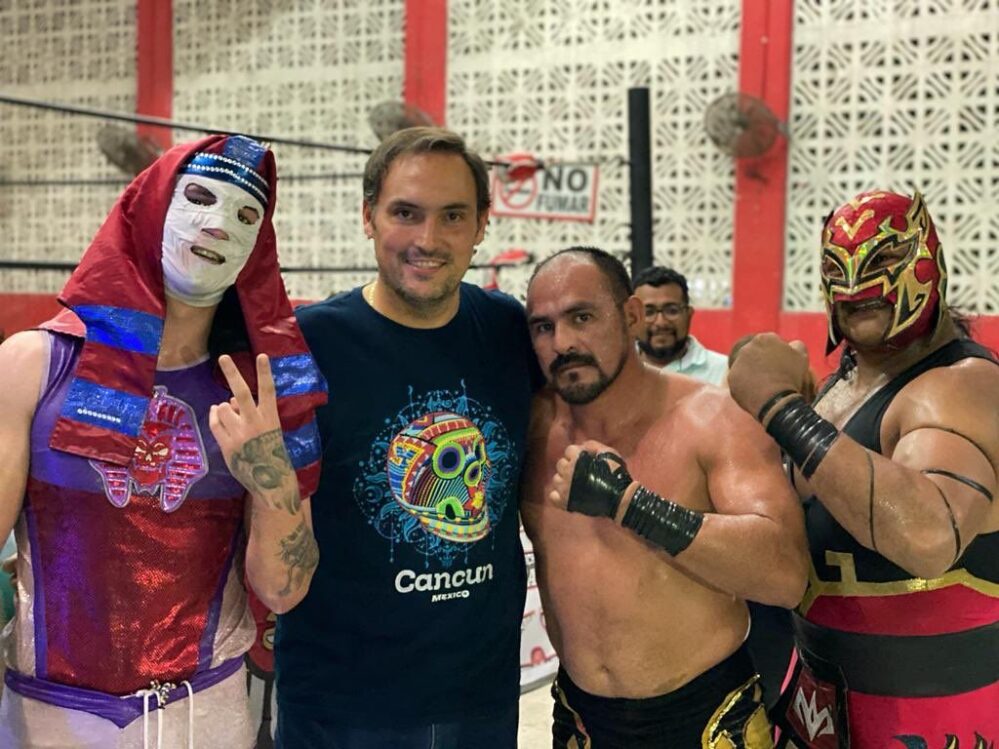 Rudos y técnicos en las fiestas patrias en Playa del Carmen