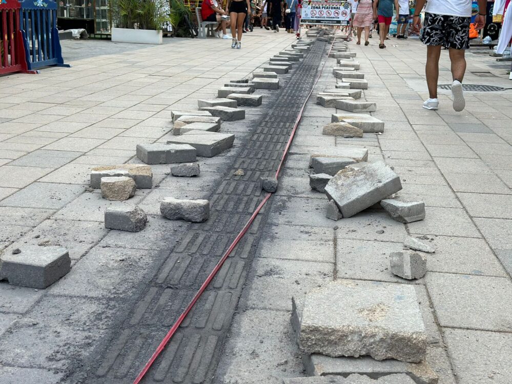 Playa del Carmen: Instalan en la 5ta Avenida piso para personas con discapacidad visual