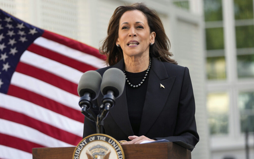 Kamala Harris y Trump empatados en los estados indecisos de Estados Unidos: WSJ