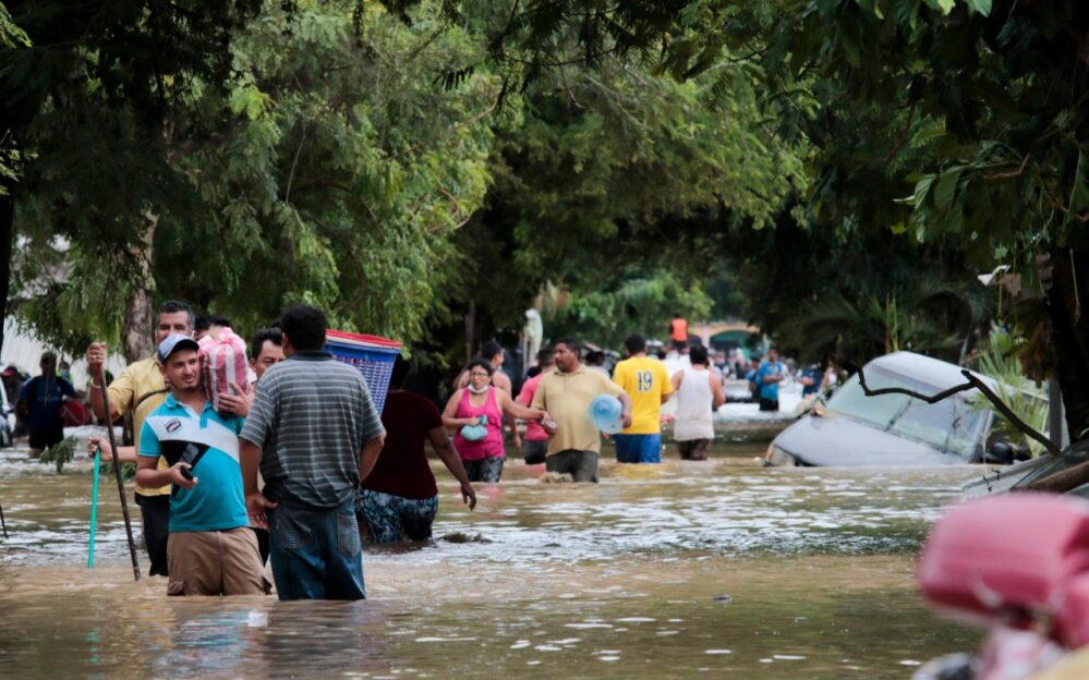 ¡Fuertes lluvias! La tormenta Sara continúa su trayectoria entre Campeche y Guatemala